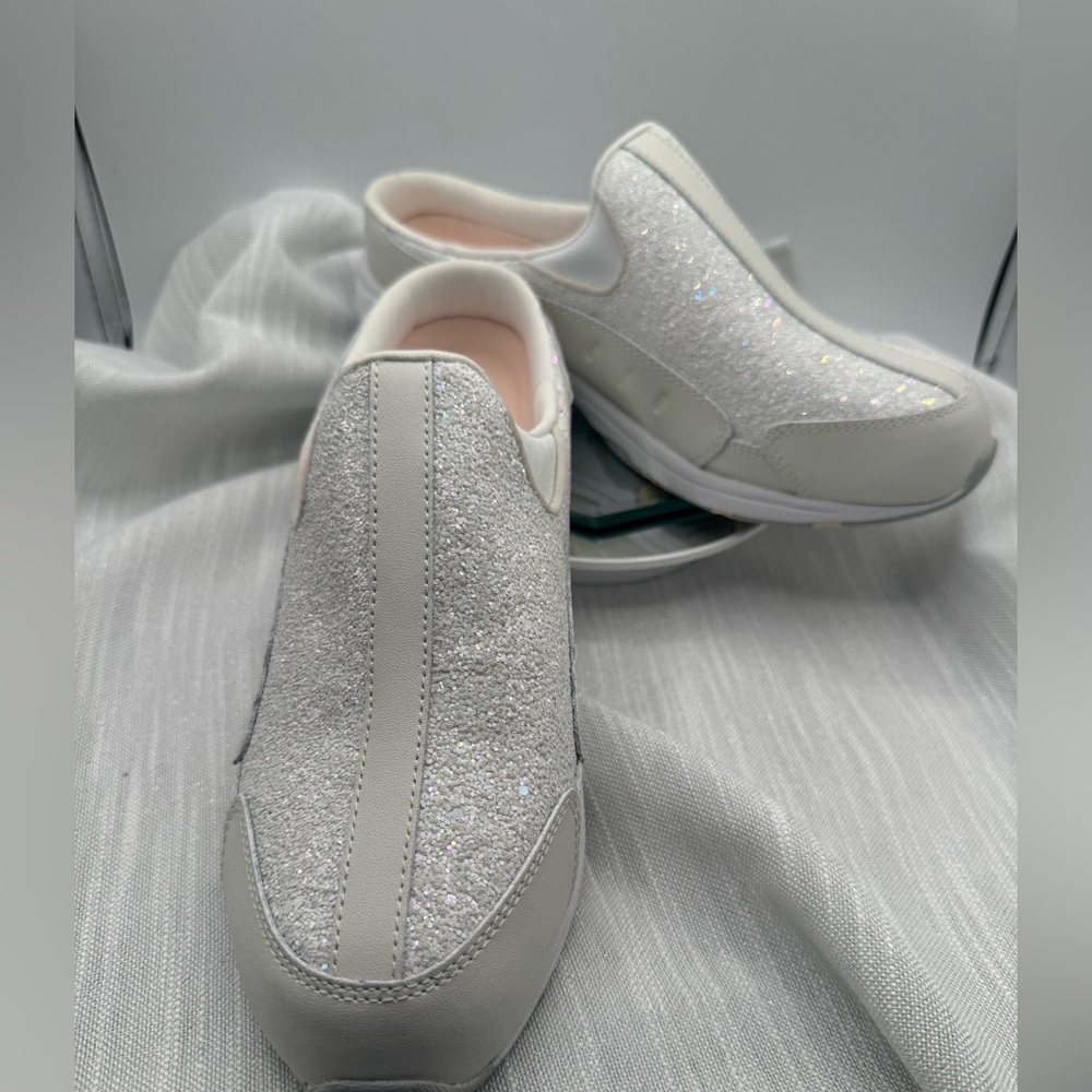 Easy Spirit Women's Traveltime Clogs in the White ivory Sparkle Size 12 w NEW